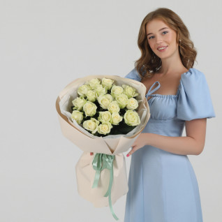 19 роз Аваланч 80 см.