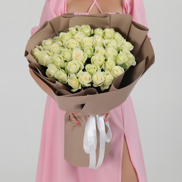 35 троянд Аваланч 60 см.