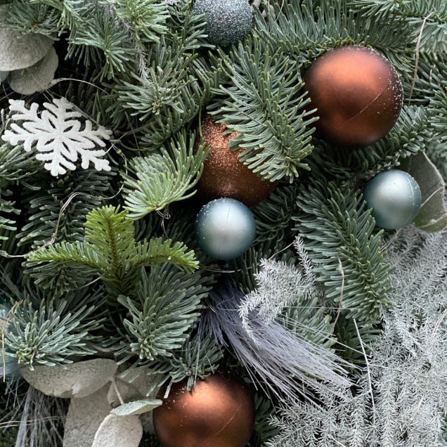 Новорічна композиція "Нобіліс браун"