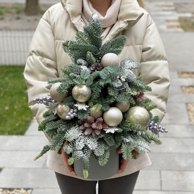 Новорічна композиція "Нобіліс голд"