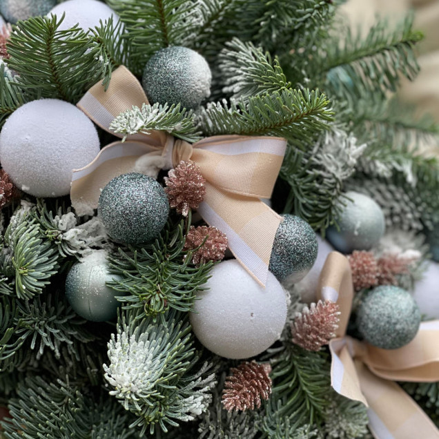 Новорічна композиція "Нобіліс мідл"