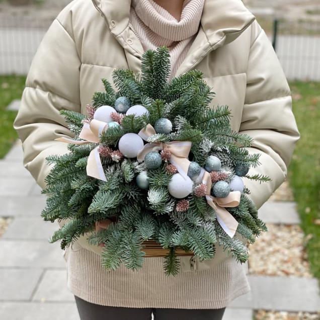 Новорічна композиція "Нобіліс мідл"