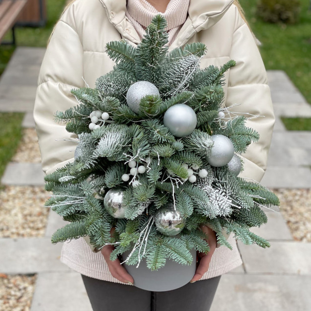 Новорічна композиція "Нобіліс вайт"